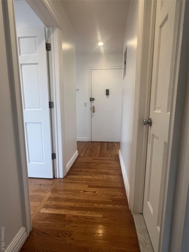 Photo - 20-05 Hazen St Unit 3FL