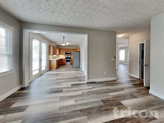 Photo - 415 Park Creek Trce