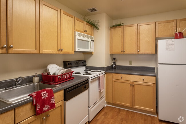 1BR, 1BA 827 SF
