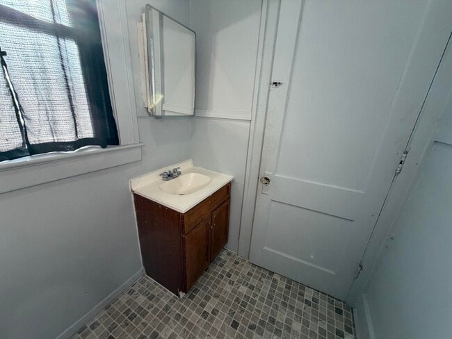 Photo - 1519 Fairchild-E