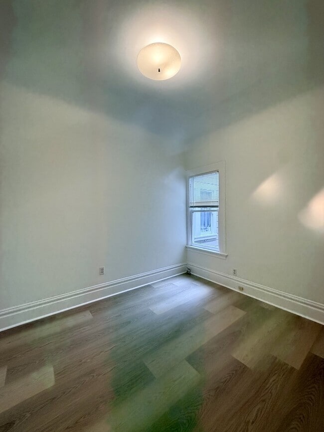 Photo - 1569 Powell St