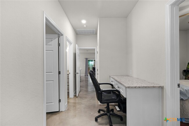 Photo - 446 W Overlook Dr