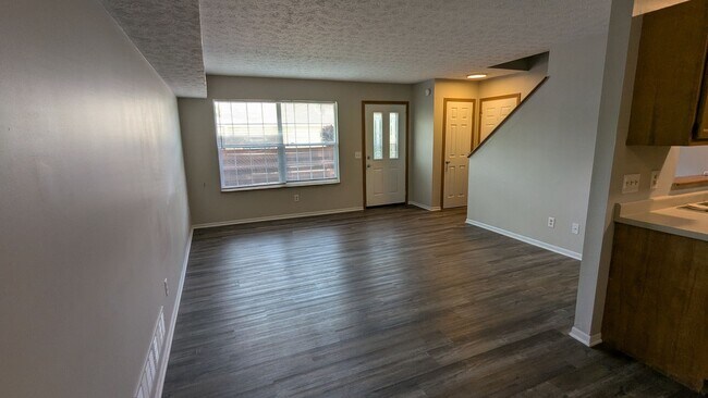 Photo - MN Cedar Village (859) Unit Apt B