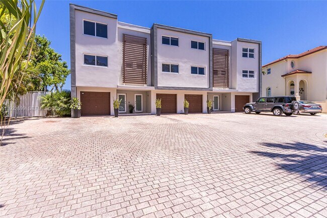 Photo - 3925 NE 171 St