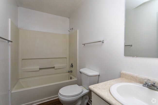 2BR, 2BA - 860SF