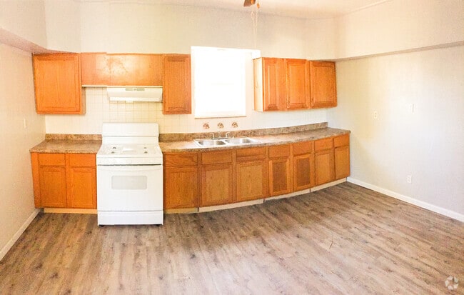 Building Photo - 2BR/1BA Single Family Home! Renovated!