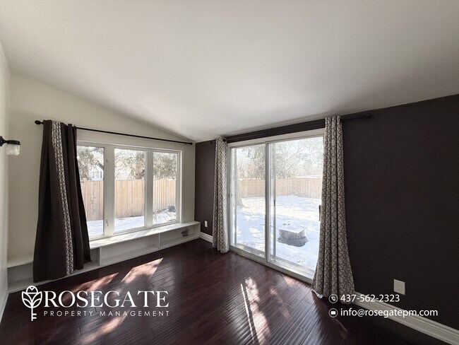 Photo - Corner 3-Bedroom Semi-Detached Home with Private Garage & 2 Parking – Brampton Unité 1
