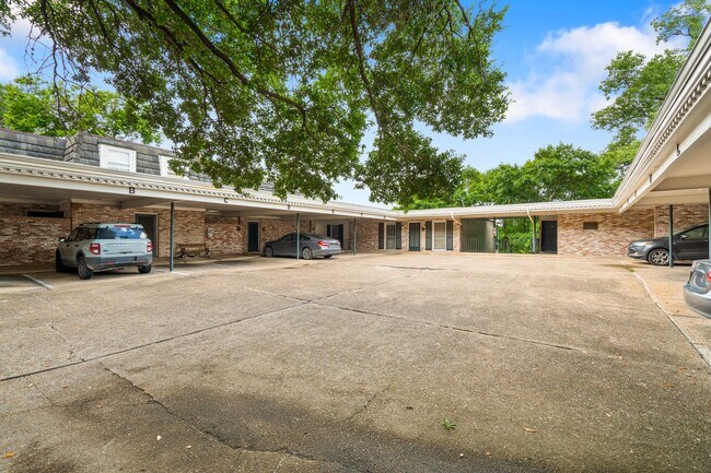 Photo - San Pedro Square - West Campus / Shoal Cre...