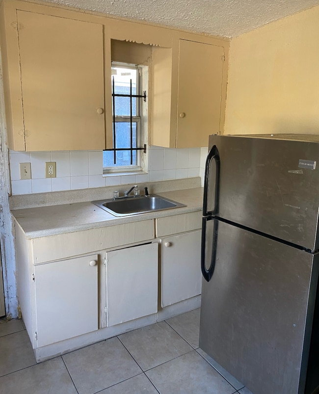 Photo - 1598 W 23rd St