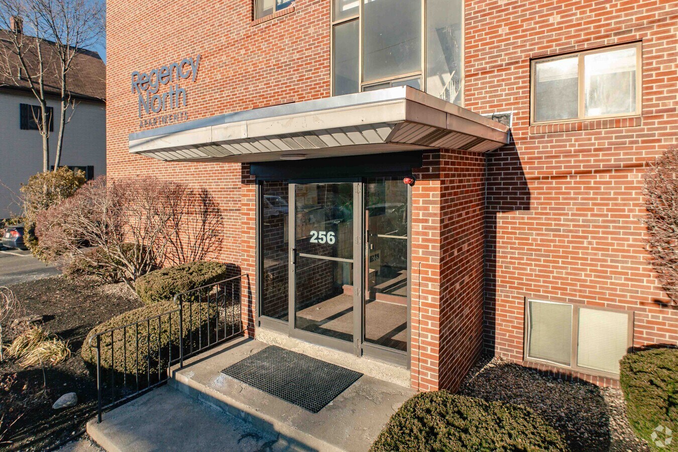 Entrada del edificio - Regency North