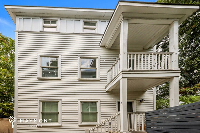 Building Photo - 5 E Hampstead Square Rental