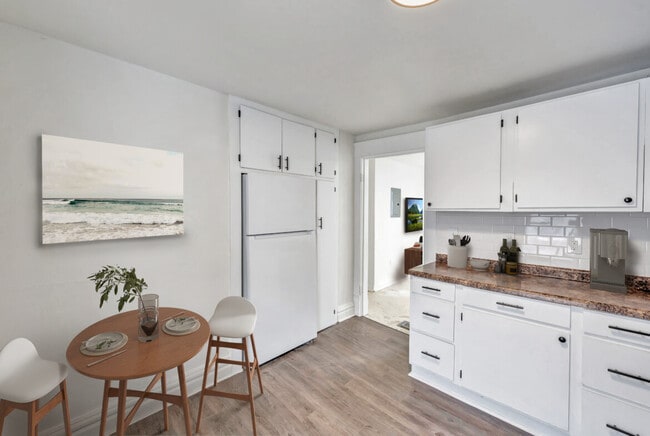 Photo - 1429 Knollwood Ave Unit #Up