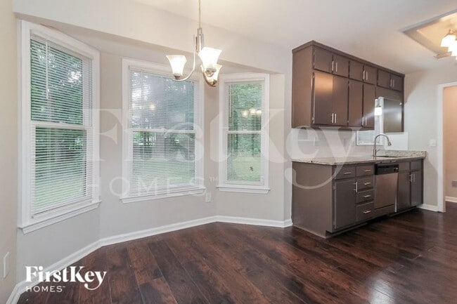 Photo - 1985 Castle Royale Dr