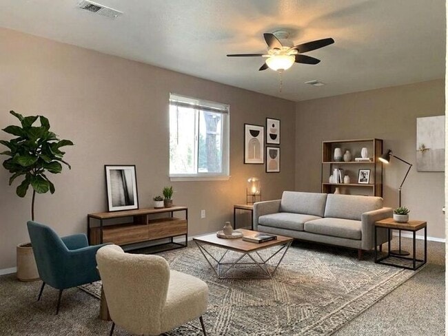 Building Photo - RENOVATED and SPACIOUS 3 bed and 1.5 bath Apartment!!