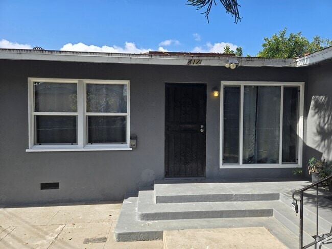 Building Photo - 417 1/2 S Savannah St Rental