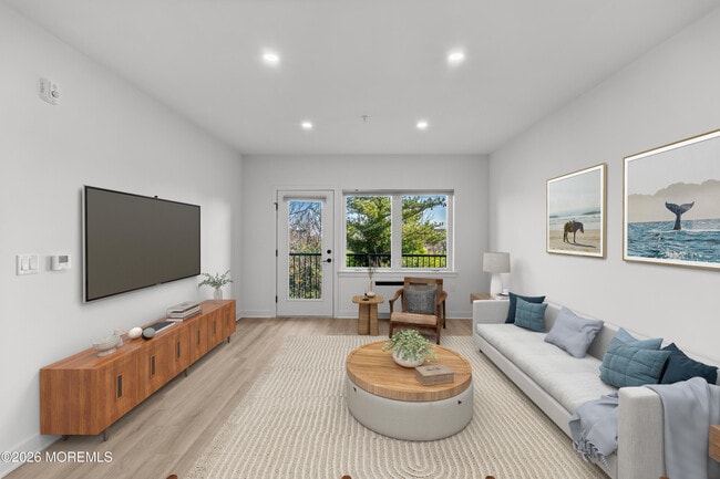 Building Photo - 180 Morris Ave Unit 205