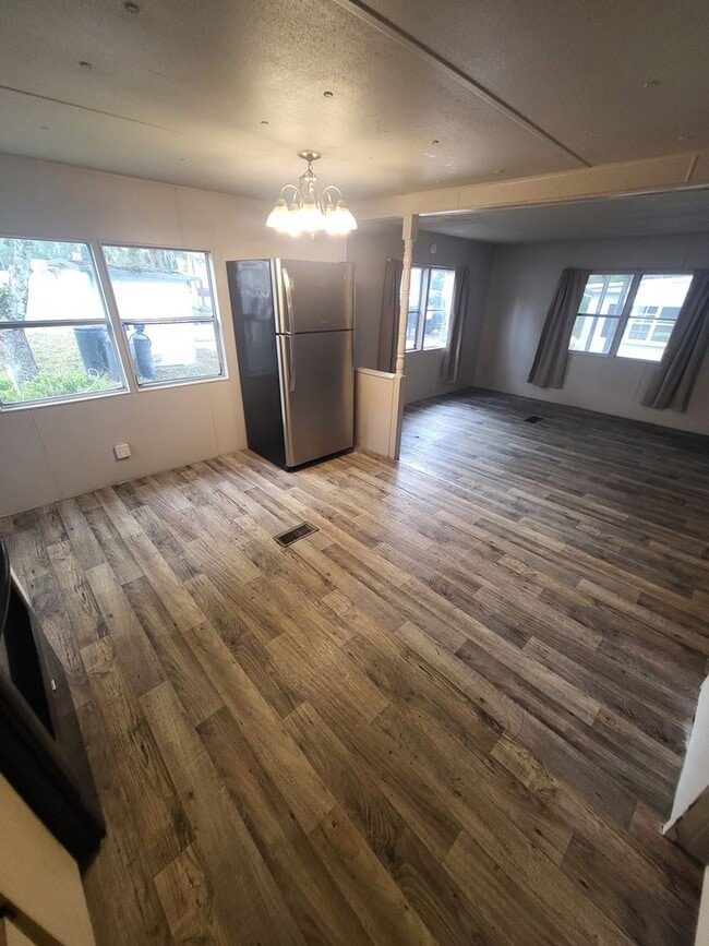 Photo - 650 SE 128th Ave