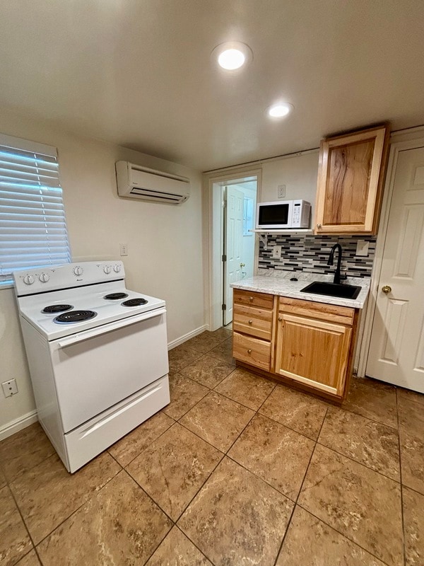 Building Photo - 1643 S State St