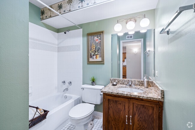 1A 1BR, 1BA - 650SF - Bathroom