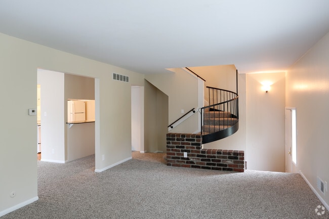 3BR, 1.5BA - 1910 SF
