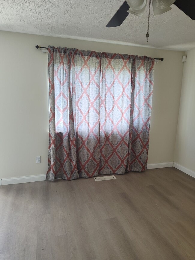 Photo - 2518 Queenswood Dr