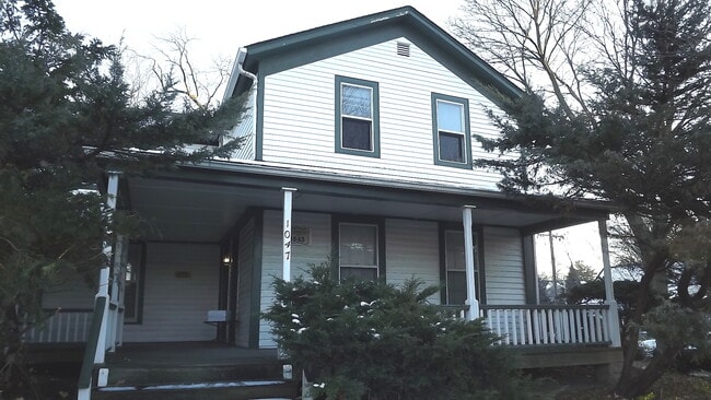 Photo - 1047 Maple Ave Unit 2