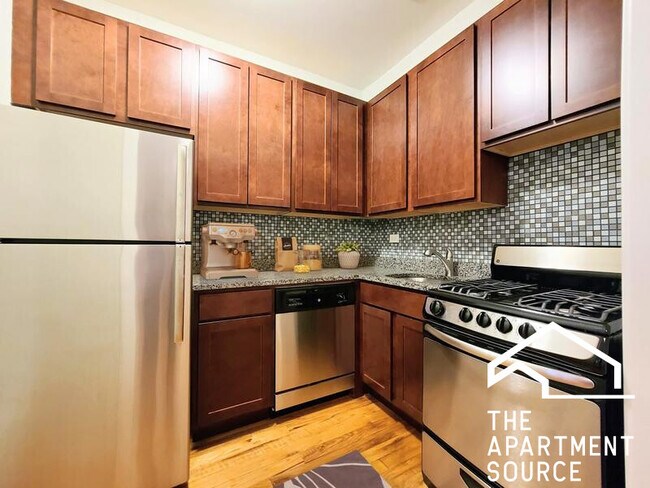 Building Photo - 4851 N Damen Ave Unit 210
