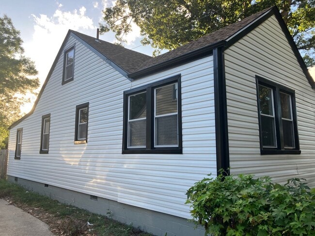 Photo - 6345 Edward St