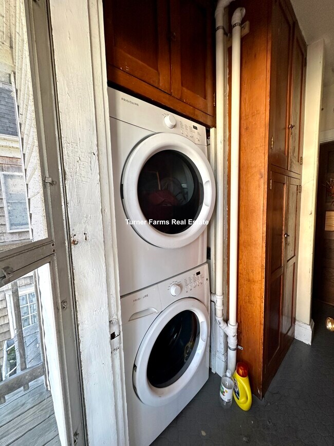 Photo - 352 Main St Unidad 2