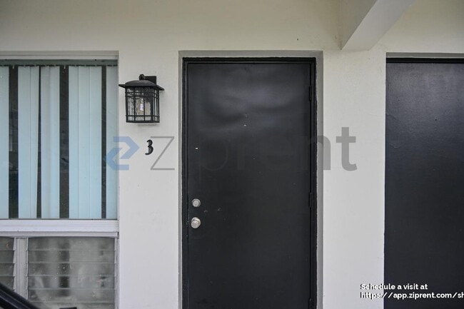 Photo - 2801 NE 49th St