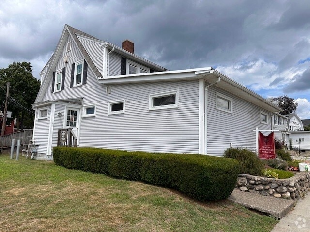 Building Photo - 74 Highland St Unit 74 Highland St 2nd fl Rental
