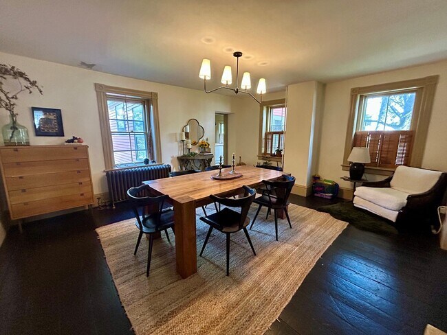 Dining room - 764 Main St