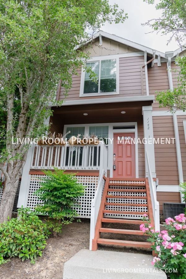 Building Photo - 1142 SW 162nd Ave