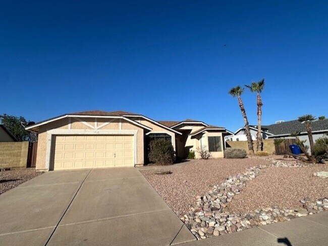 SINGLE LEVEL 3 BEDROOM HOME WITH NO HOA - SINGLE LEVEL 3 BEDROOM HOME WITH NO HOA