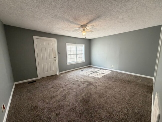 Photo - 247 Dooley St NE