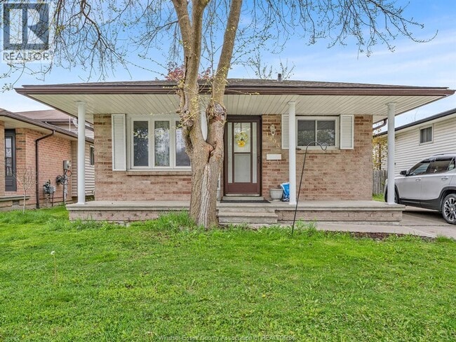 Photo - 1493 Azalia Crescent
