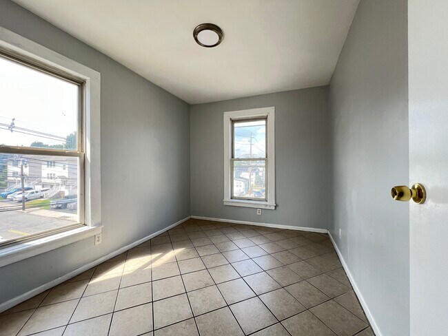 35 William St 3L - 31 William St Unit 3L