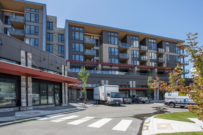 Building Photo - 303-1500 Scott Cres Unit 303
