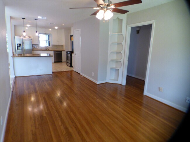 Photo - 3314 Rochdale St