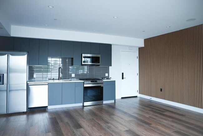 Photo - 8940 Reseda Blvd