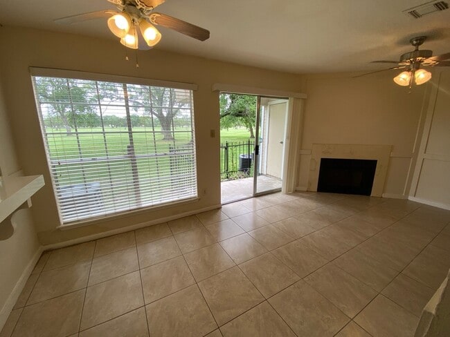 Building Photo - 6666 Harbor Town Dr Unit B103 Rental