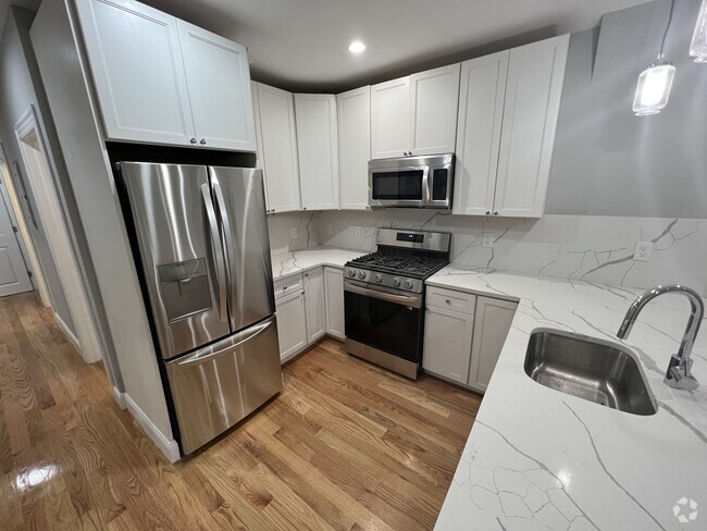 Building Photo - 15 Harold St Unit 1 Rental