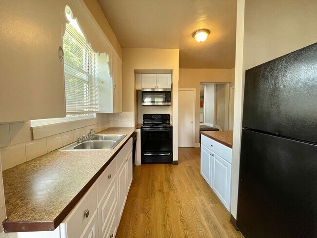Photo - 1921 8th Ave