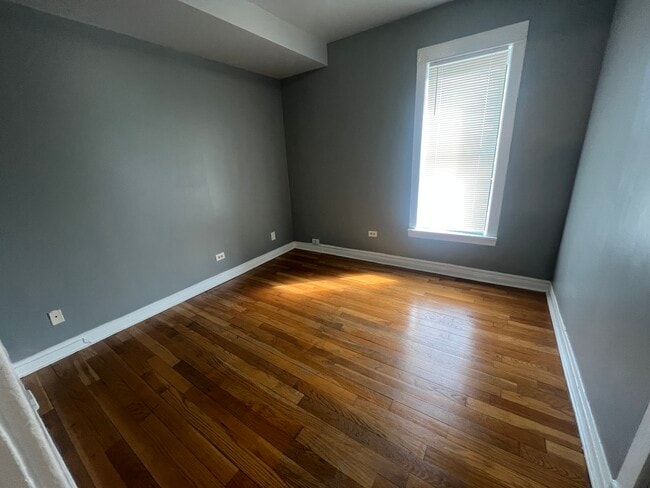 Photo - 734 E 95th St Unidad 3E