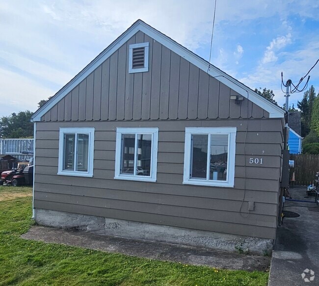 Building Photo - 501 34th St Rental