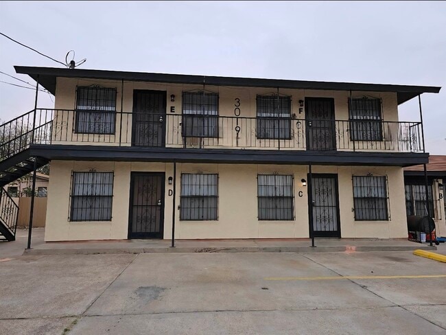 Building Photo - 3019 Corpus Christi St Unit C