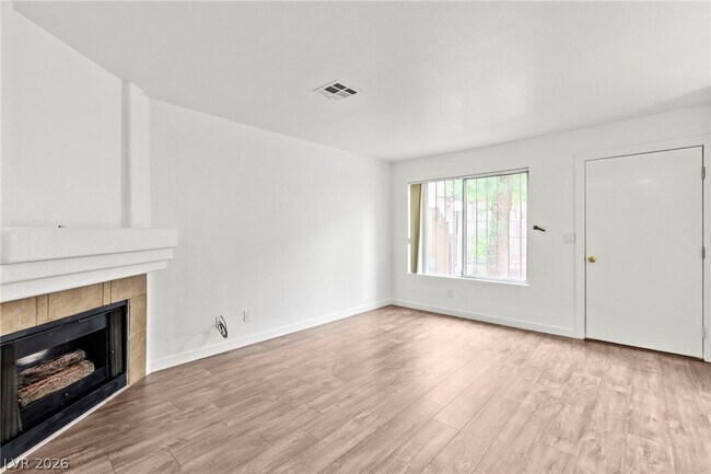 Photo - 2212 Silver Pine Dr