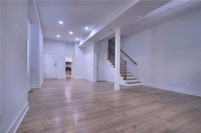 Photo - 1327 Reddour St