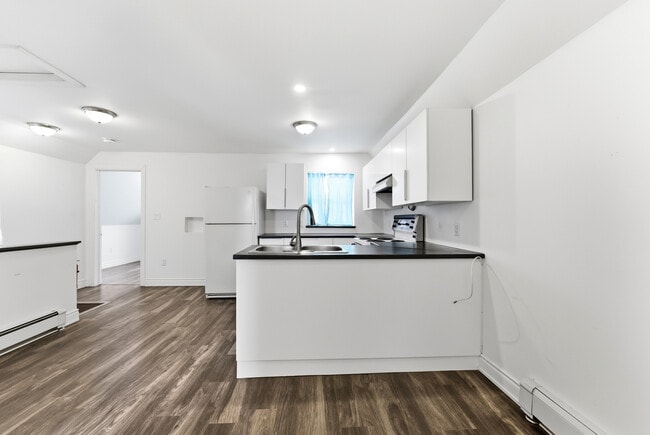 Photo - 2-404 Montreal