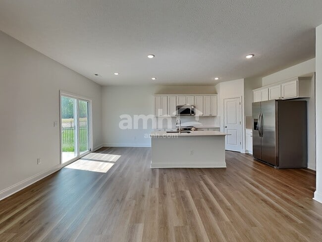 Photo - 1112 Heritage Blvd